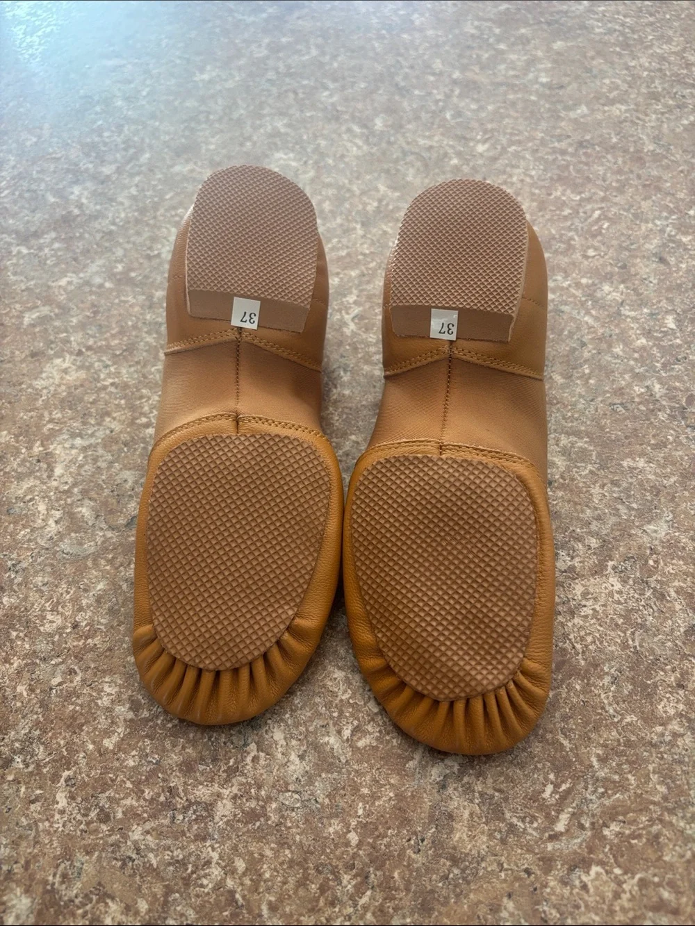 Girls jazz shoes- Tan